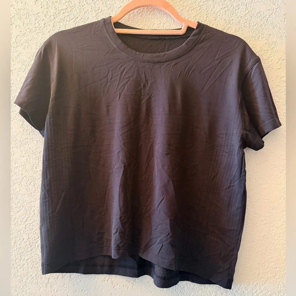 LULULEMON Black Crop Relaxed Short Sleeve Shirt Women’s Size Small‎ / Medium